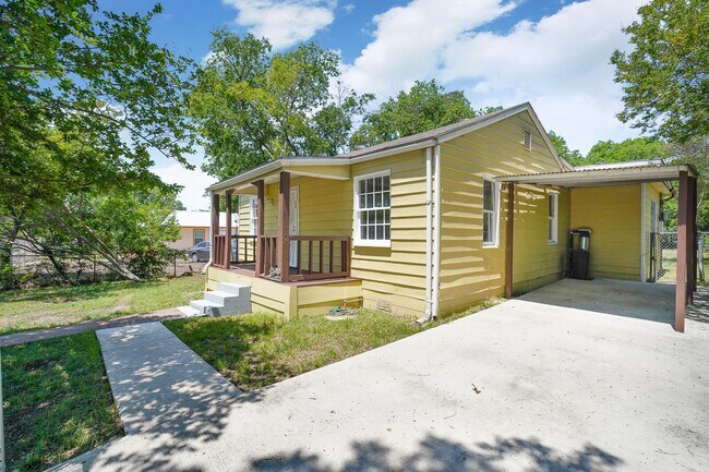 Building Photo - UPDATED 3-BEDROOM HOME IN LOS ANGELES HEIGHTS
