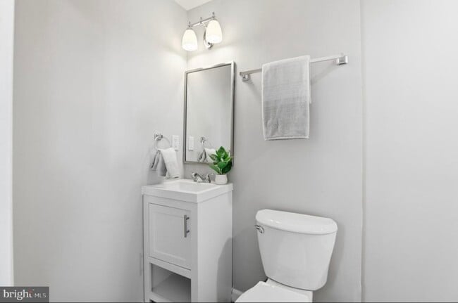 Building Photo - 421 Saint Margarets Dr