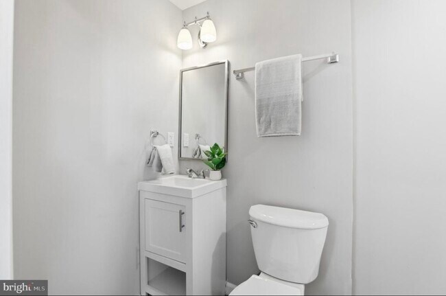 Foto del edificio - 421 Saint Margarets Dr