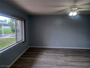 Building Photo - 1915 W Lakeview Blvd