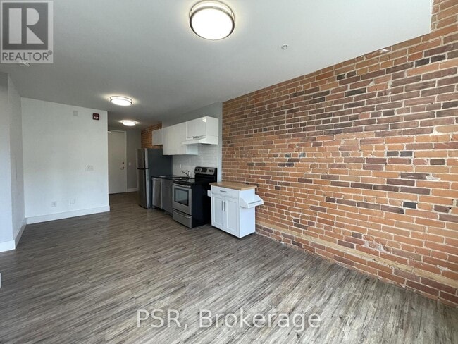 Photo du bâtiment - 2870-2870 Dundas St W