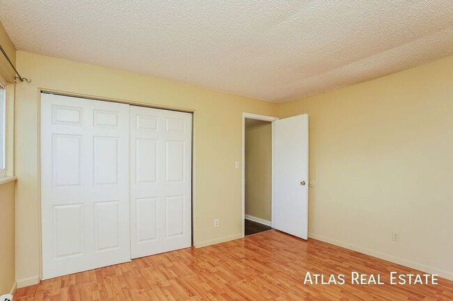 Building Photo - 4245 Loomis Ave