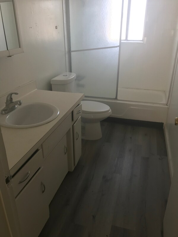 Foto del edificio - 16395 Village Dr