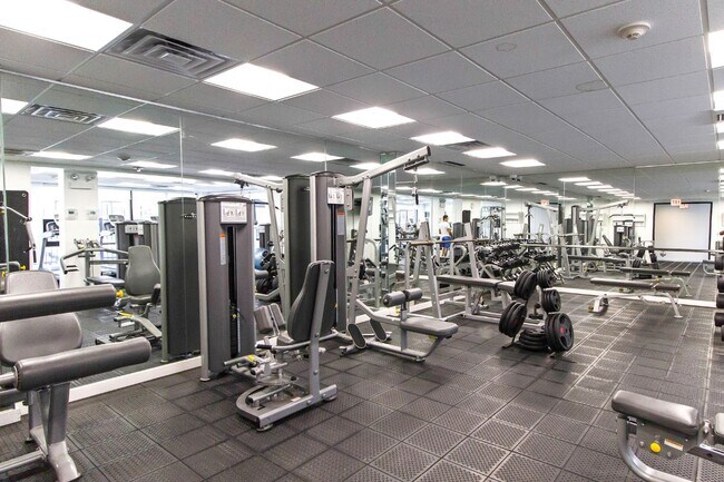 Building Photo - 3930 N Pine Grove Ave