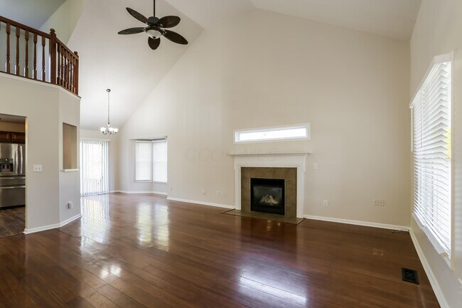 Building Photo - 2025 Santuomo Ave