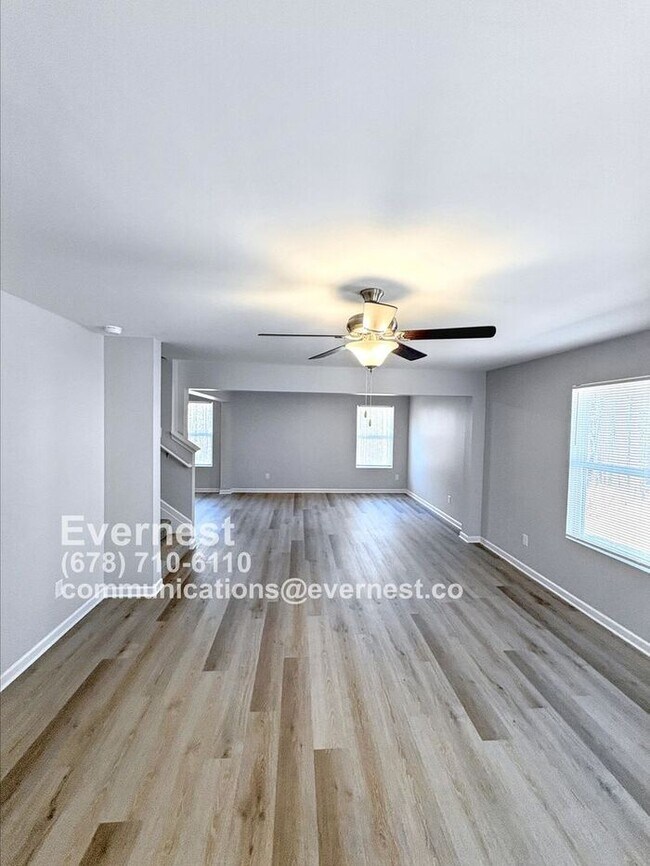 Foto del edificio - 75 Heyman Dr