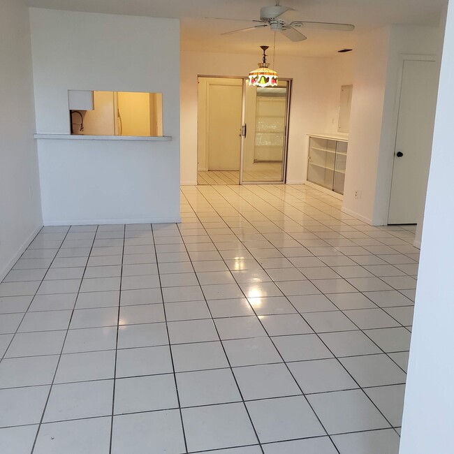 Building Photo - 2085 43rd Ave