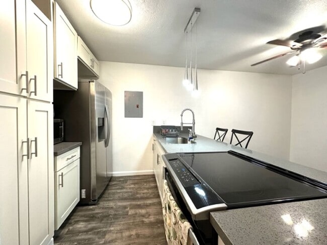 Building Photo - 2 Bedroom, 1 Bathroom, 1 Parking (Windward...
