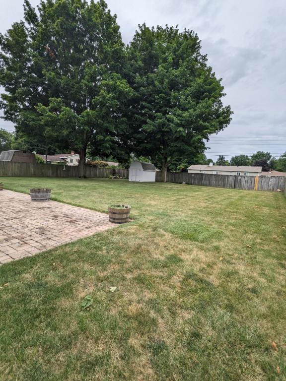 Foto del edificio - 3515 Melody Ln E