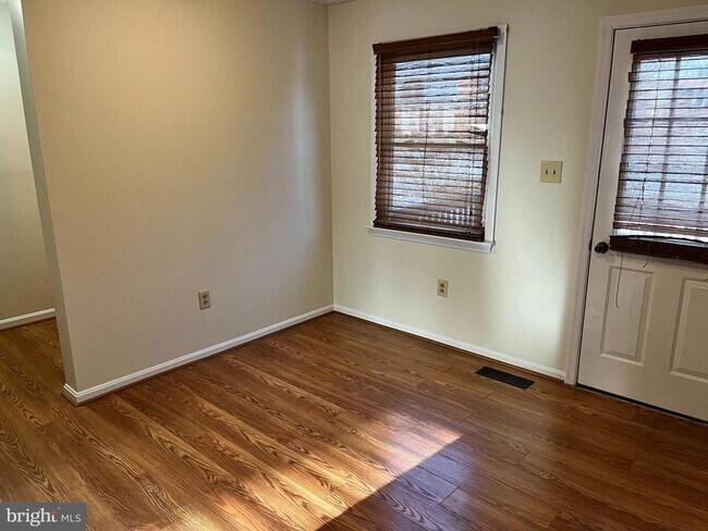 Foto del edificio - 453 Willow Lawn Dr