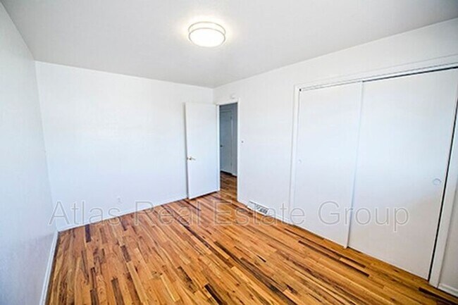 Building Photo - 3517 S Marion St