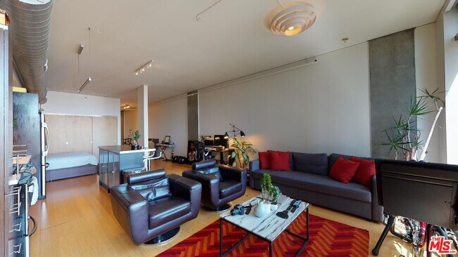 Foto del edificio - 1111 S Grand Ave