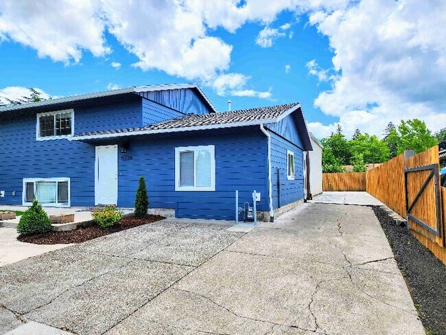 Building Photo - 5226 SE Rainbow Ln