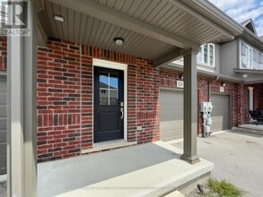 Building Photo - 218 Heron St
