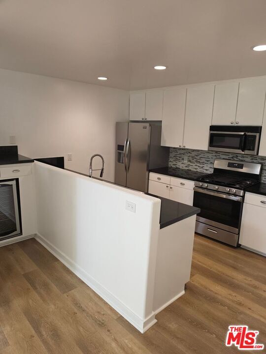 Building Photo - 2050 S Bentley Ave