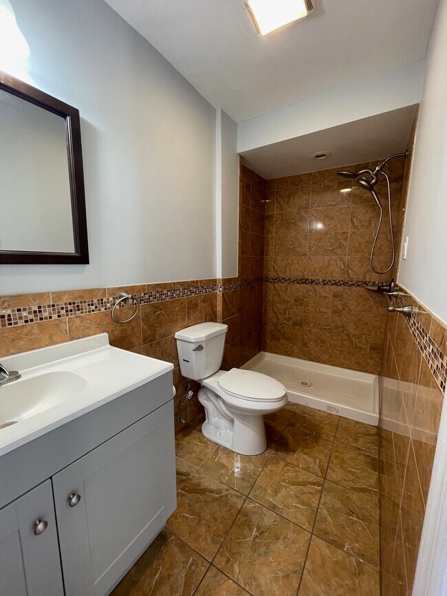 bathroom 2 - 33 Essex Ave