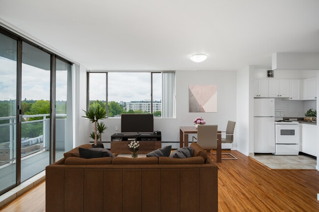 Building Photo - Hollyburn Court