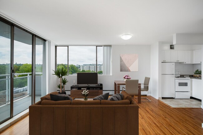 Photo du bâtiment - Hollyburn Court