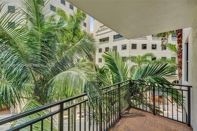 Foto del edificio - 888 Douglas Rd