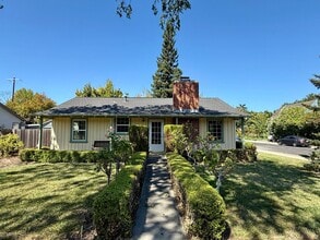 Building Photo - 1043 Oregon Ave