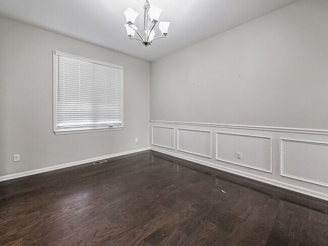 Foto del edificio - AVAILABLE NOW! Stunning 5-Bedroom Home in ...