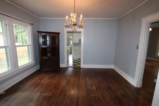 Building Photo - CENTRAL GARDENS BUNGALOW