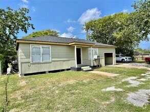 Building Photo - 611 N Avenue D