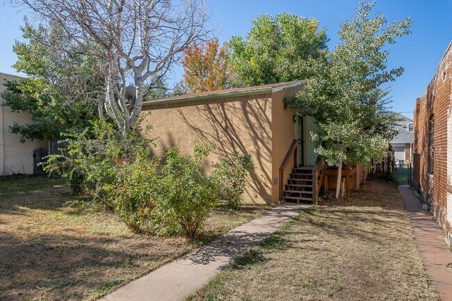 Building Photo - Great location near City Park