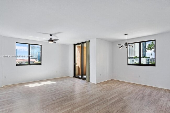 Foto del edificio - 100 N Federal Hwy