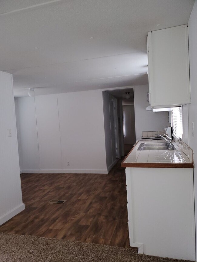 Building Photo - Ready to Move in