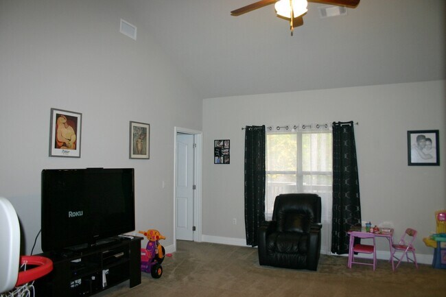 Foto del edificio - Great South Crestview Location!