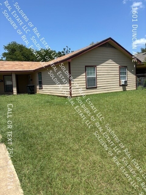 Building Photo - 1601 Duncan Ave