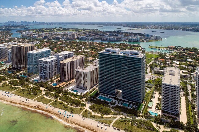 Building Photo - 10201 Collins Ave