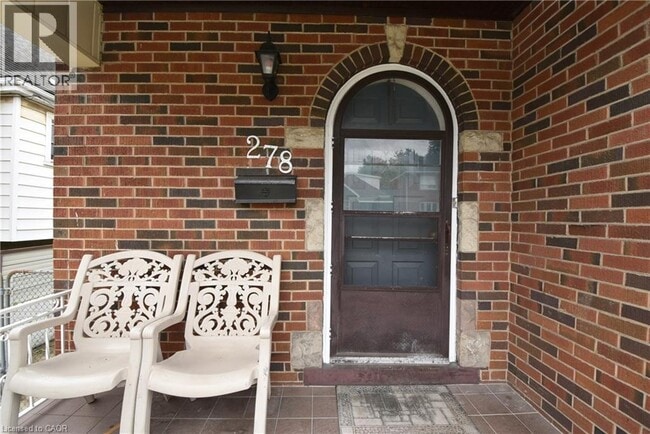 Building Photo - 278 Huxley Ave S