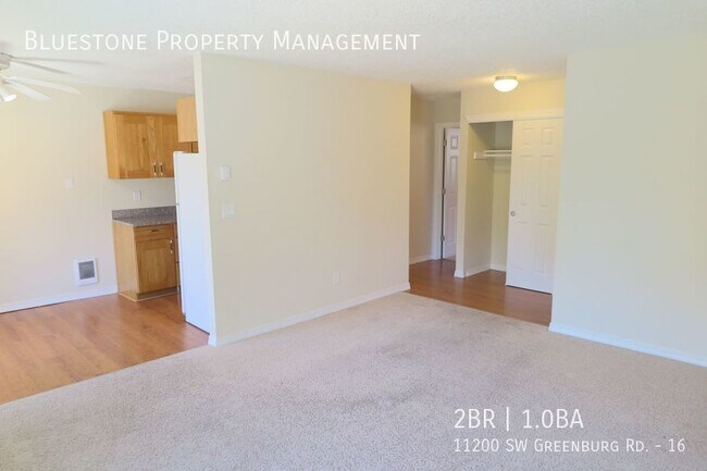 Building Photo - Top Floor 2 Bedroom Coming Available in Au...