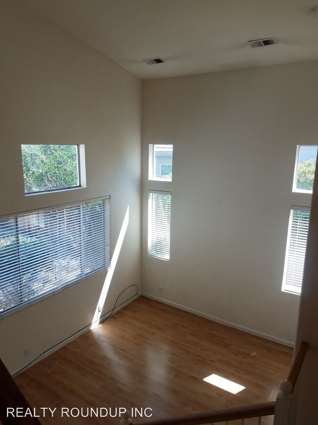 Building Photo - 4 br, 2.5 bath House - 6391 Fieldale Dr