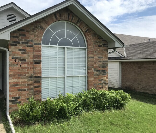 Foto del edificio - 1417 Quail Crest Dr