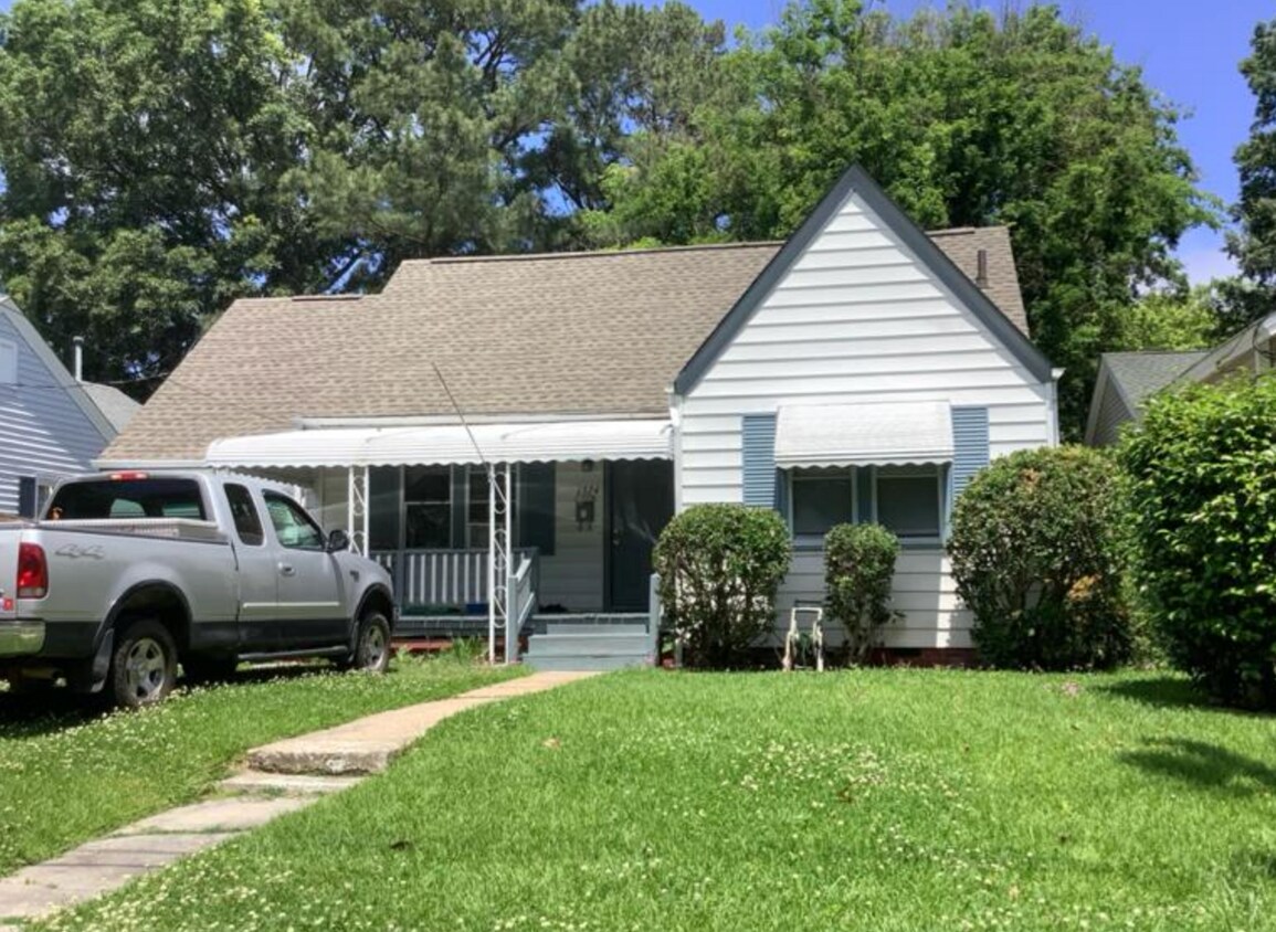 Primary Photo - 1324 Melrose Pkwy