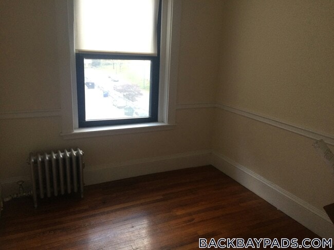 Building Photo - 504 Beacon St