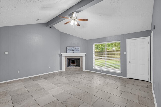 Foto del edificio - 13915 Old Village Ln