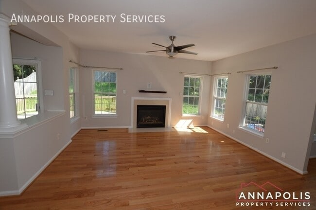 Building Photo - 122 Farmbrook Ln