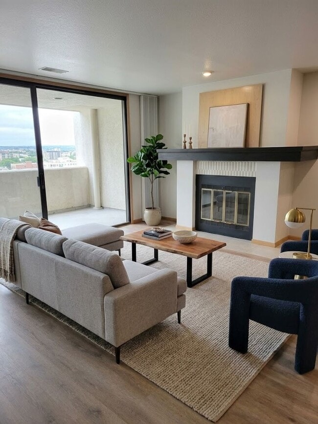 Building Photo - Two Bedroom Condo Available In Downtown Boulder