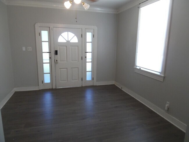 Building Photo - N261