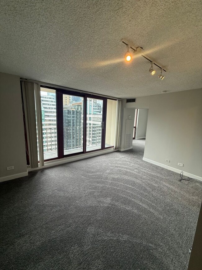 Building Photo - 200 N Dearborn St
