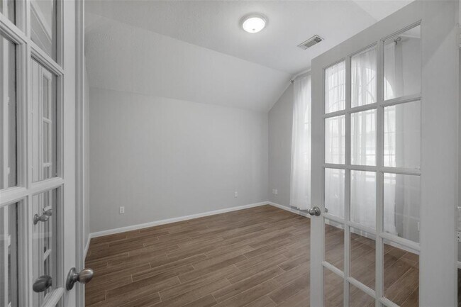 Foto del edificio - 14911 Englebrook Dr