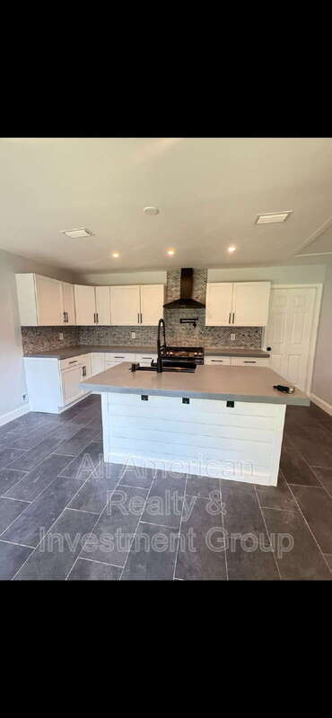 Building Photo - 19 Eglin St