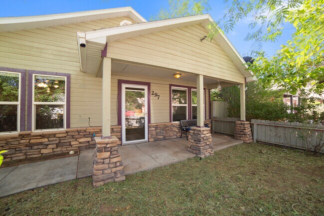 Building Photo - 297 Riversands Dr
