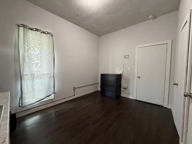 Foto del edificio - 1211 W Park Ave