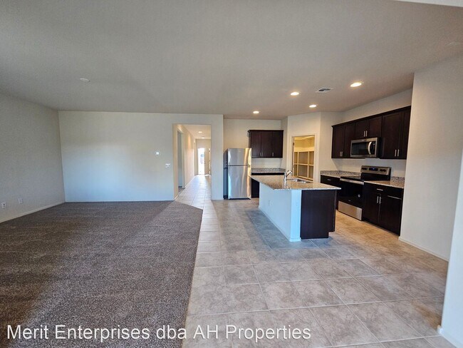 Foto del edificio - 4 br, 2 bath House - 18206 N PRESELY LN