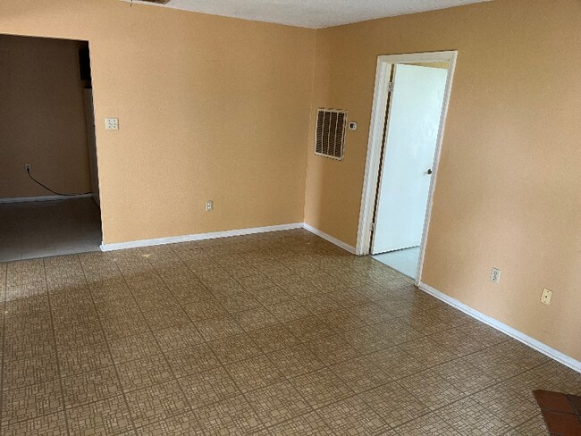 Building Photo - 1207 Oil Center Dr